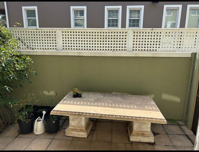 2 BEDROOM APARTMENT FOR SALE IN ESSENWOOD
